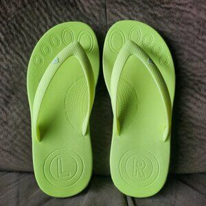 Fitflop IQushion ergonomic kids flip flops
